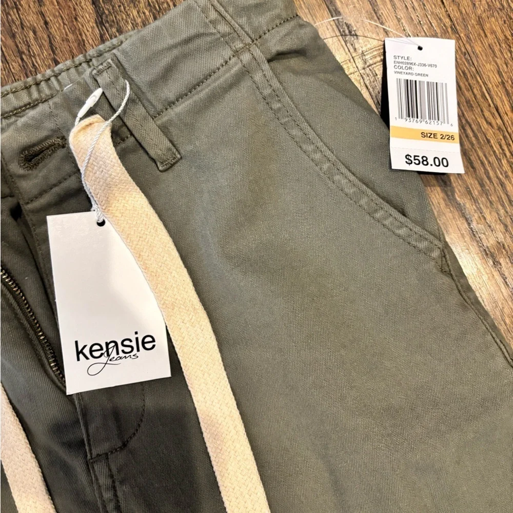 Kensie Women's green Chinos with Drawstring 2/26